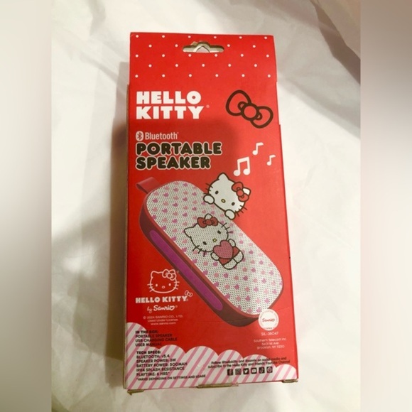 Hello Kitty‎ pink heart pattern portable bluetooth speaker brand new - Picture 1 of 5